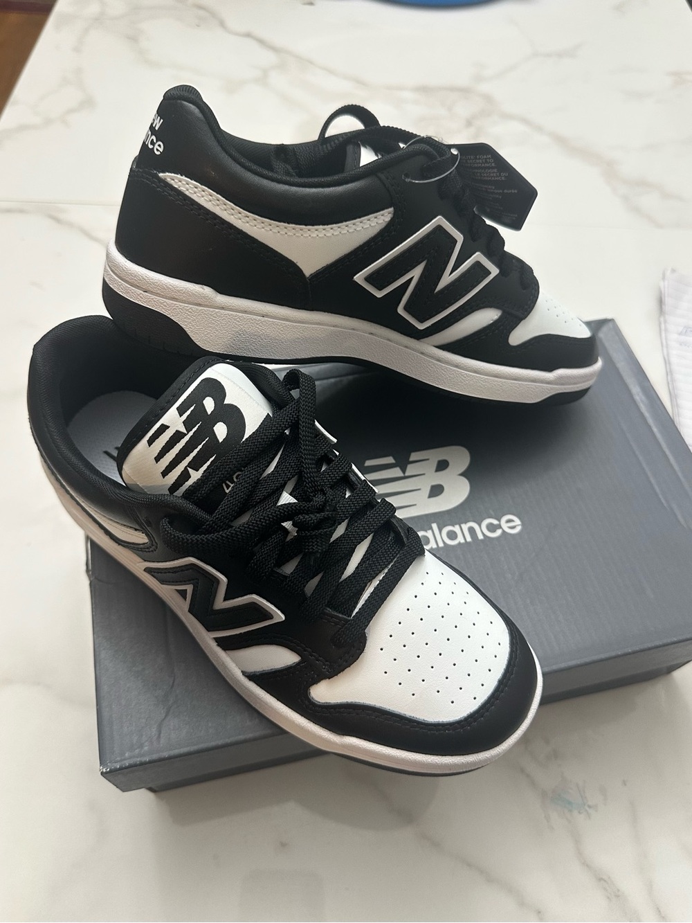 New Balance 480 low-top sneakers in classic black & white Size women 7 & Men 5.5